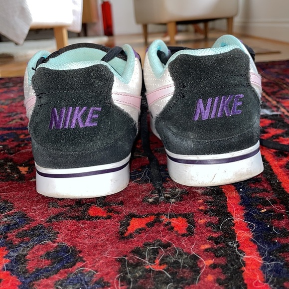 RETRO NIKE SNEAKERS - Picture 3 of 5